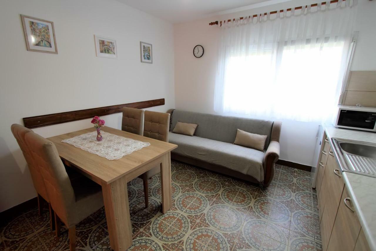 Nikolina I Katarina Apartment Otočac Exterior foto